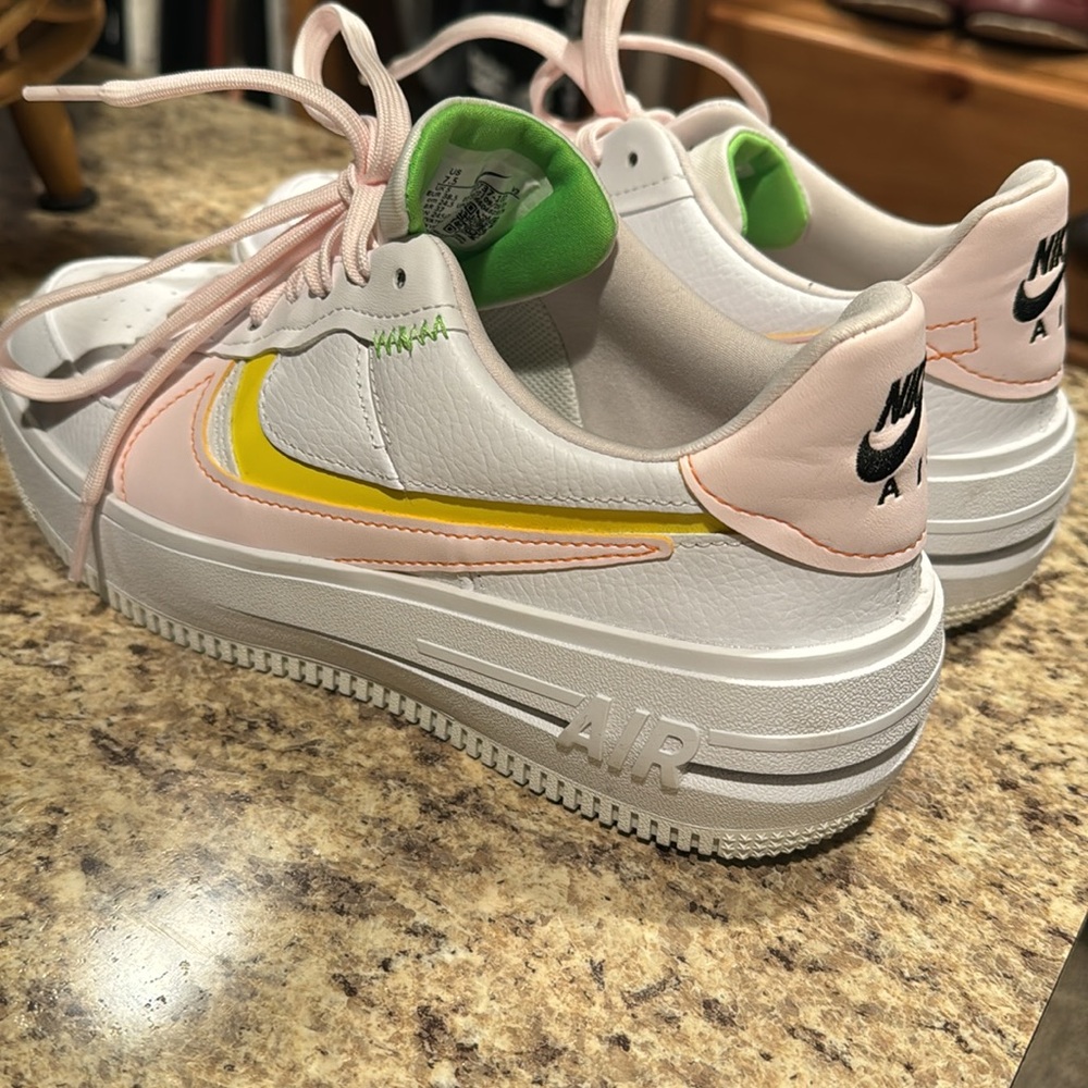 Nike Air Force 1 - Picture 4 of 6